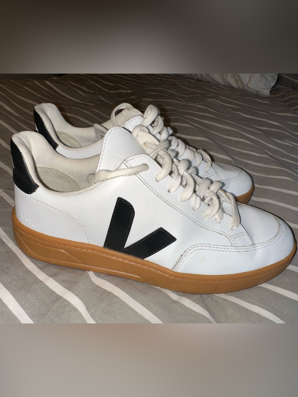 Veja Women's Low-Top Sneakers White with Black V and Gum Sole - Picture 4 of 7